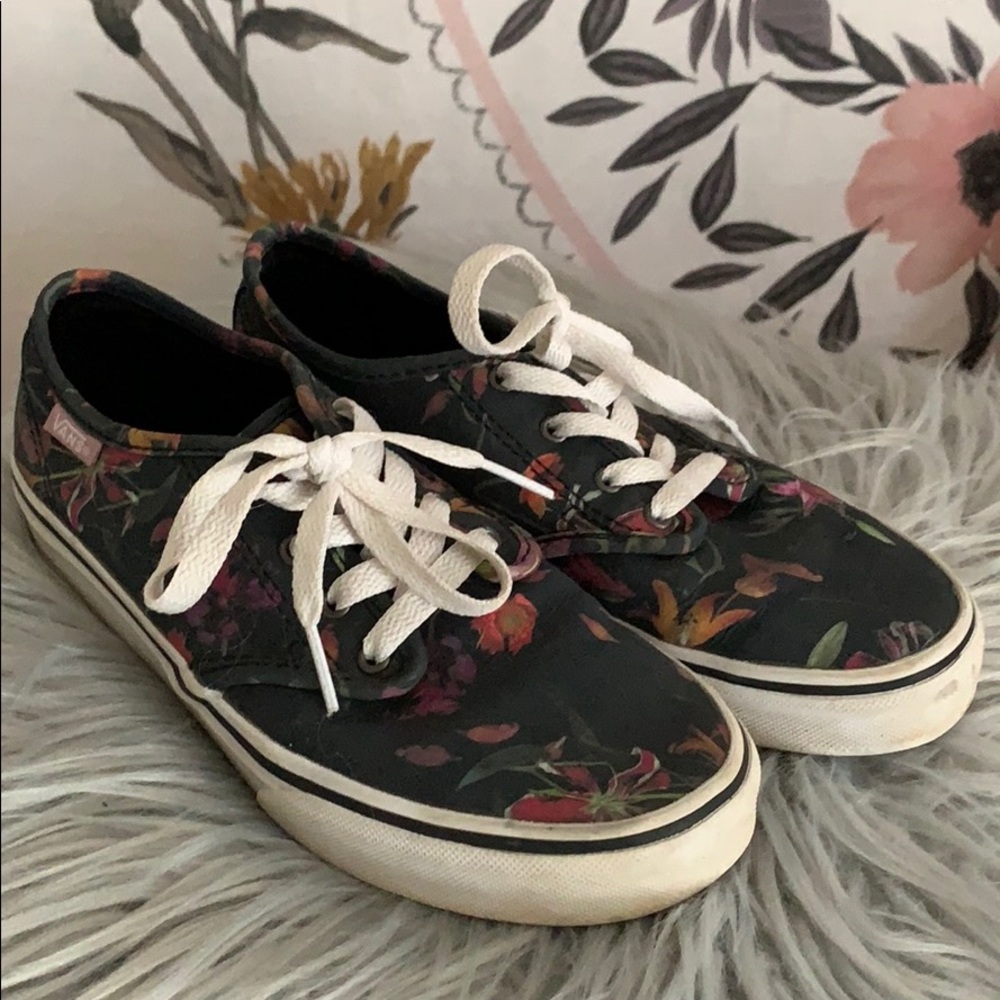 Classic Vans- floral. US Missy 3.0